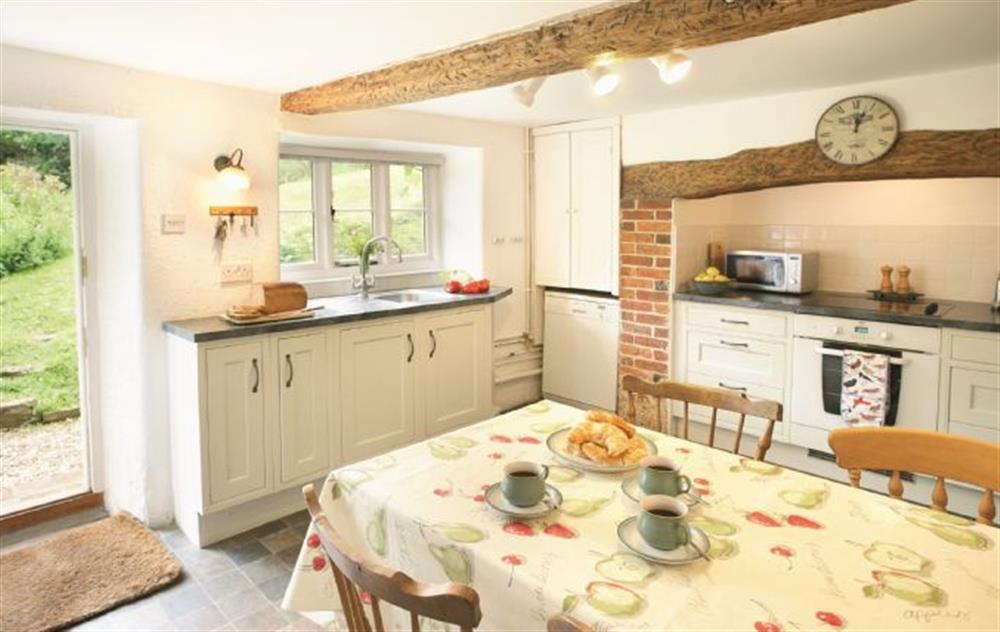Fully fitted kitchen with breakfast table at Magna Cottage, Ashmore
