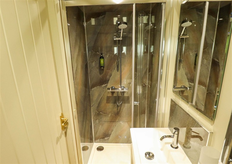 The bathroom (photo 2) at Magnolia, Ashby-cum-Fenby near Waltham