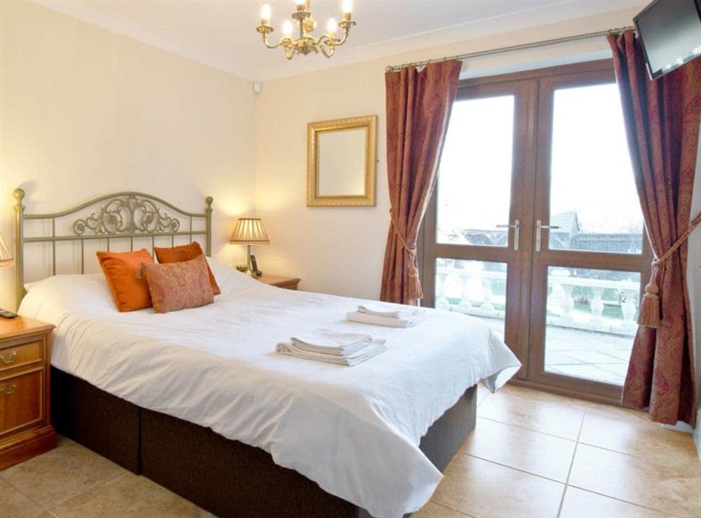 Light and airy double bedroom at Magnolia Cottage in Aberaeron, Dyfed