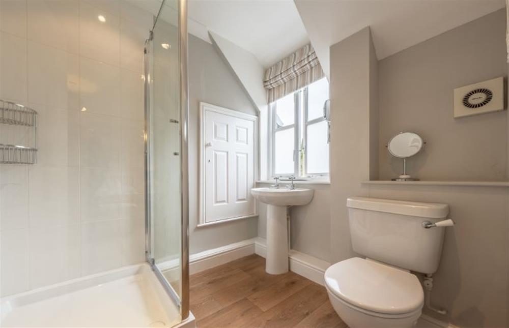 First floor: En-suite shower room at Mahonia Cottage, Burnham Market near Kings Lynn