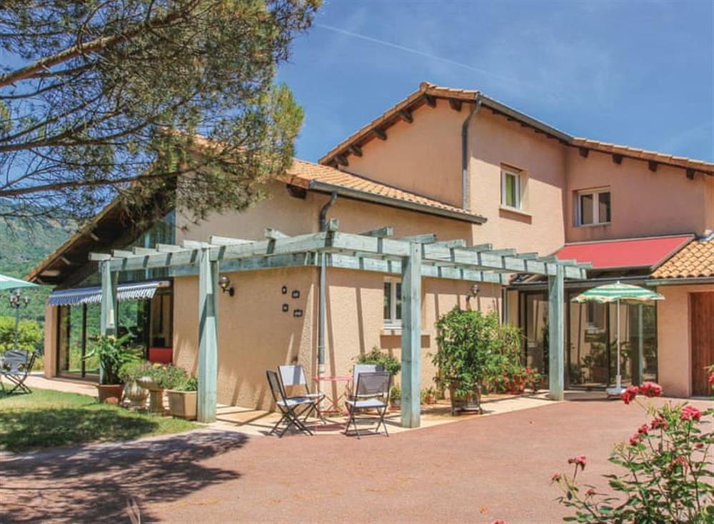 Maison Chavalon in SaintFortunatsurEyrieux, Ardèche, France sleeps 12