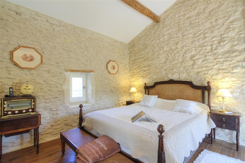 Double bedroom (photo 5) at Maison Coquette, Avignon, France