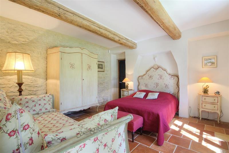 Double bedroom at Maison Coquette, Avignon, France