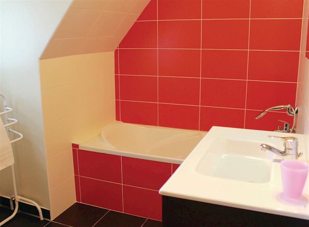 Bathroom (photo 2) at Maison du Port in Fouesnant, Brittany, France