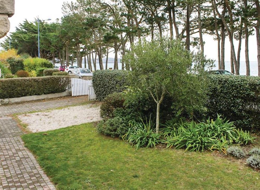 Outdoor area (photo 3) at Maison du Port in Fouesnant, Brittany, France