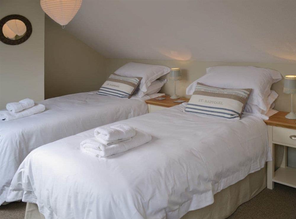 Twin bedroom at Maison du Quai in Cley-next-the-Sea, Norfolk