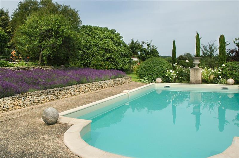 Swimming pool (photo 2) at Maison Harmonie, Bergerac, France
