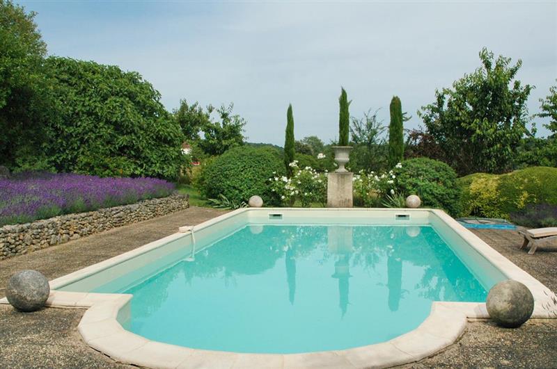 Swimming pool (photo 3) at Maison Harmonie, Bergerac, France