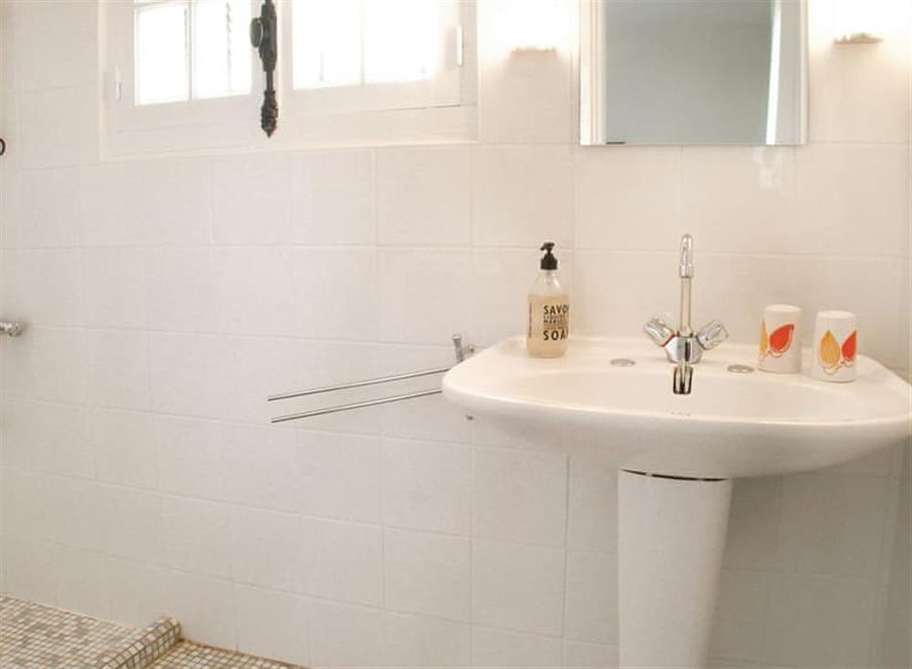 Bathroom (photo 4) at Maison Moulin in Serres-et-Montguyard, Dordogne, France