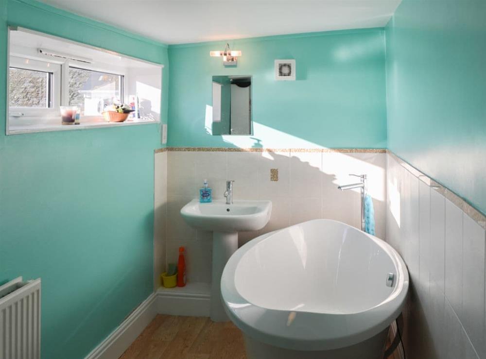 Charming bathroom with contemporary bathroom suite at Mallams in Portland, near Weymouth, Dorset