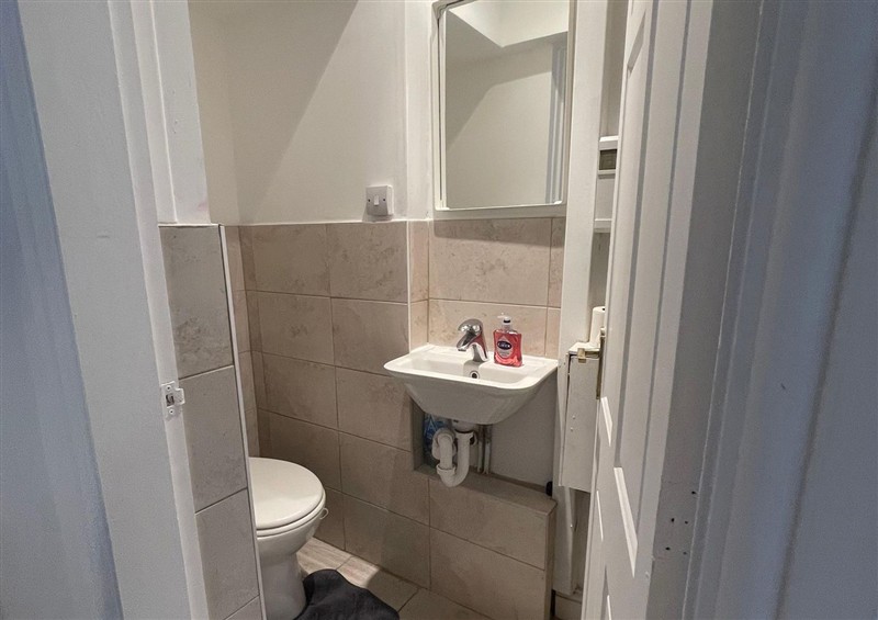 The bathroom at Mallison Cottage, Ashton-Under-Lyne