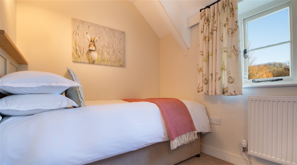 One of the beds in the twin bedroom (photo 2) at Malt House in Saltash, Cornwall