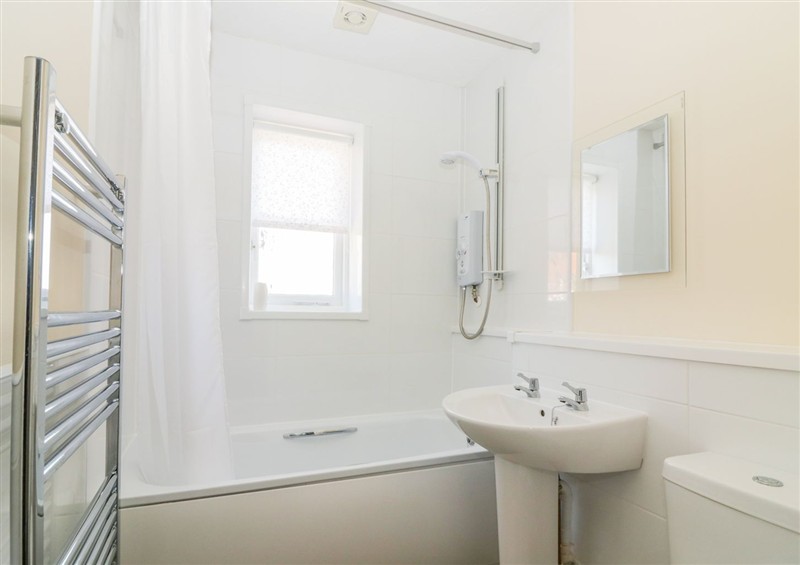 The bathroom at Malting Cottage, Dawlish
