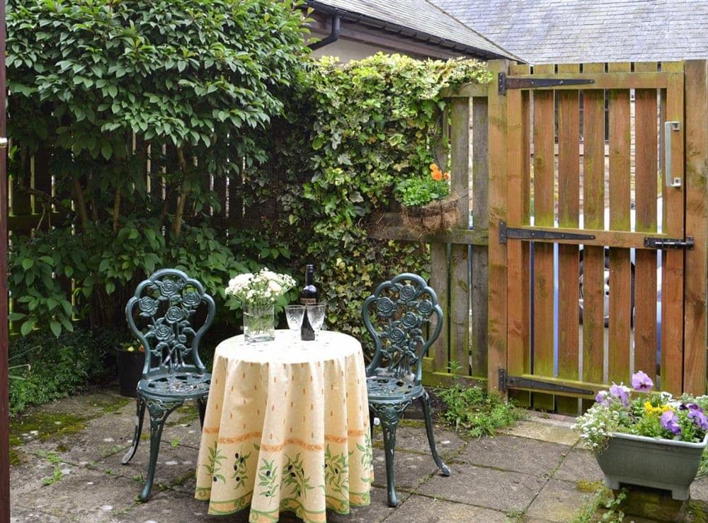 Sitting-out-area at Maltings Cottage in Morpeth, Northumberland
