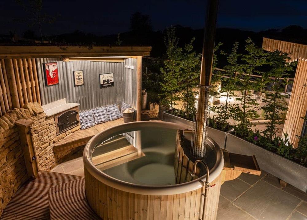 There is a hot tub at Malvern Hills Lodge in Malvern, Worcestershire
