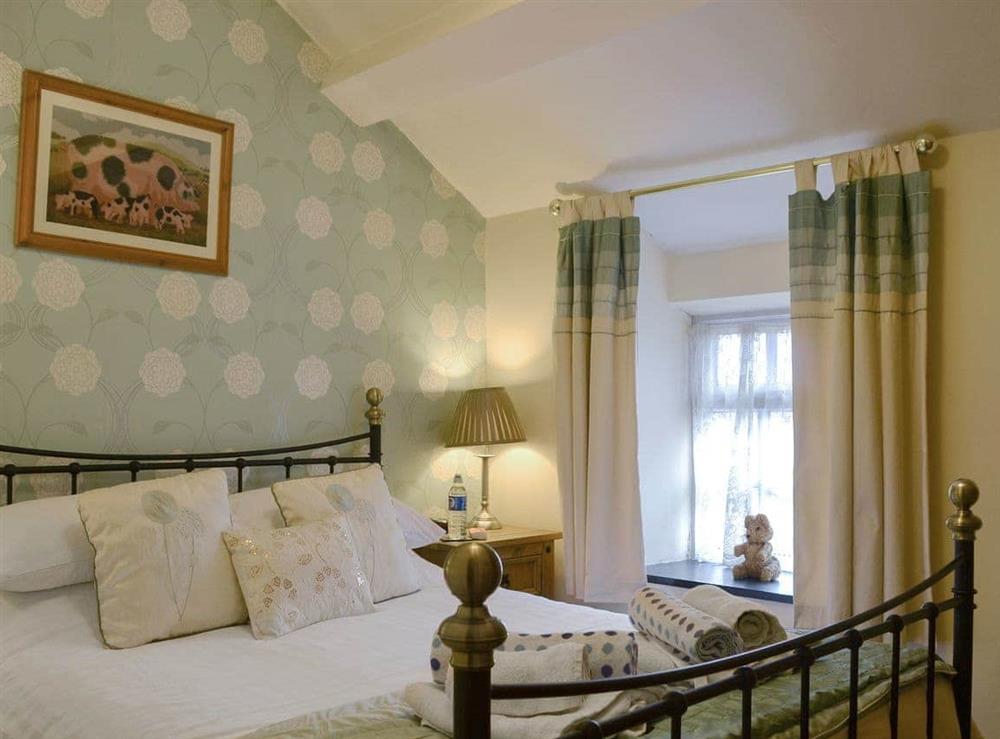 Comfortable double bedroom at Manod in Blaenau Ffestiniog, Gwynedd