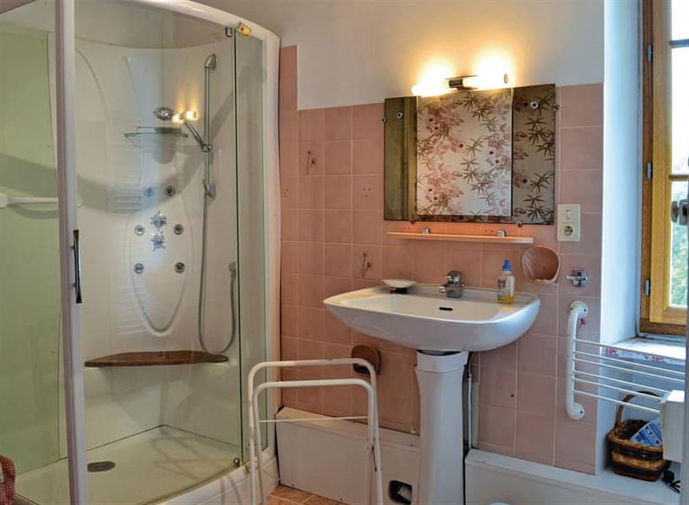 Bathroom (photo 4) at Manoir de Mombette in C&eacute;nac, Dordogne, France