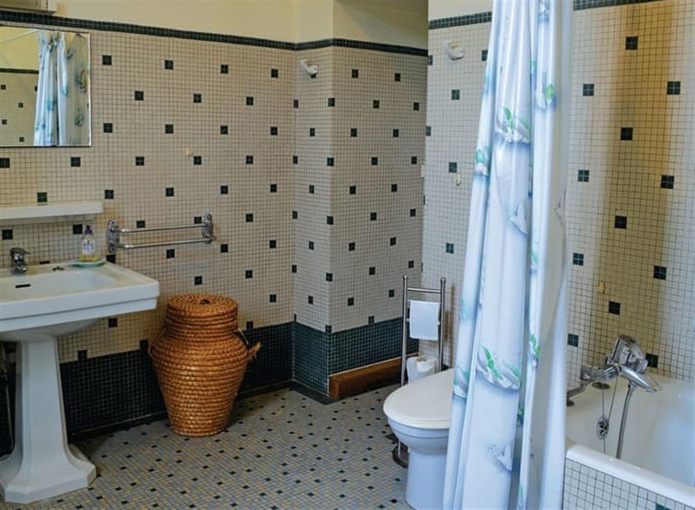 Bathroom at Manoir de Mombette in C&eacute;nac, Dordogne, France