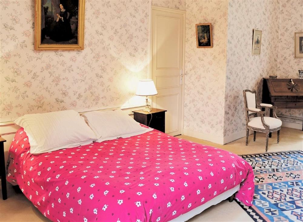 Double bedroom (photo 2) at Manoir de Mombette in C&eacute;nac, Dordogne, France