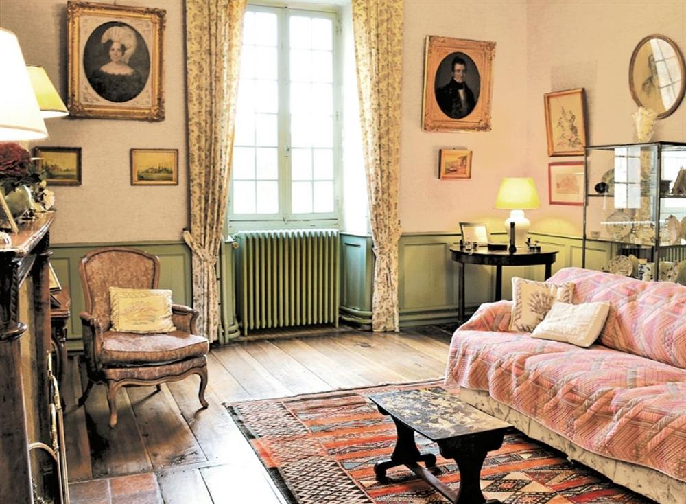 Living room at Manoir de Mombette in C&eacute;nac, Dordogne, France