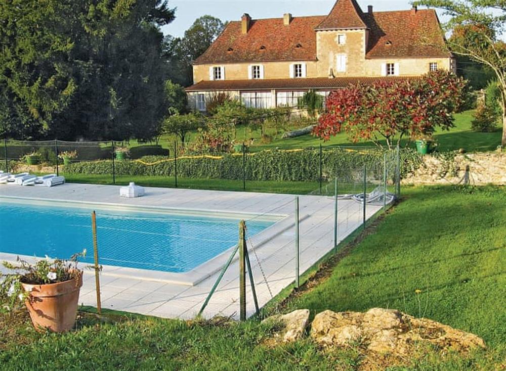 Swimming pool (photo 2) at Manoir de Mombette in C&eacute;nac, Dordogne, France