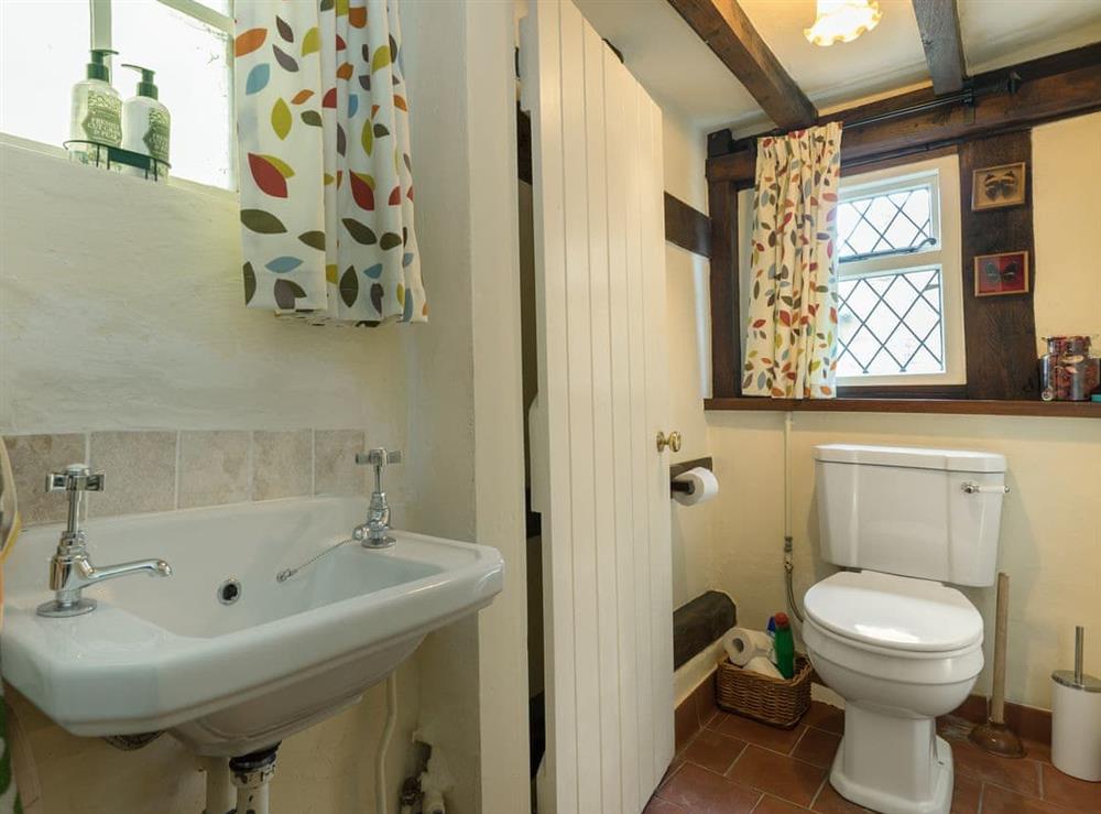 Ground floor toilet at Manor Cottage in Eckington, near Pershore, Worcestershire