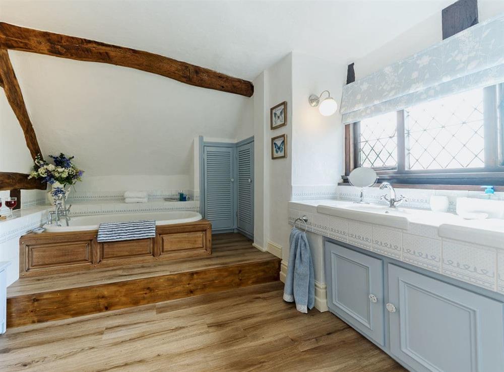 Impressive en-suite bathroom at Manor Cottage in Eckington, near Pershore, Worcestershire