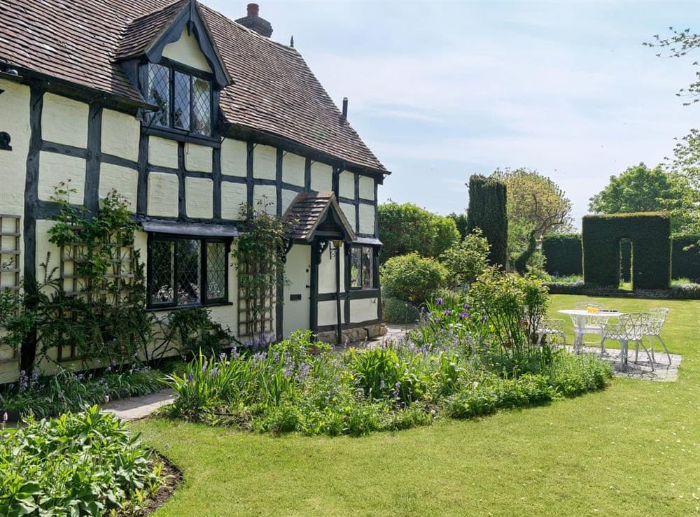Superb Grade ll listed property at Manor Cottage in Eckington, near Pershore, Worcestershire