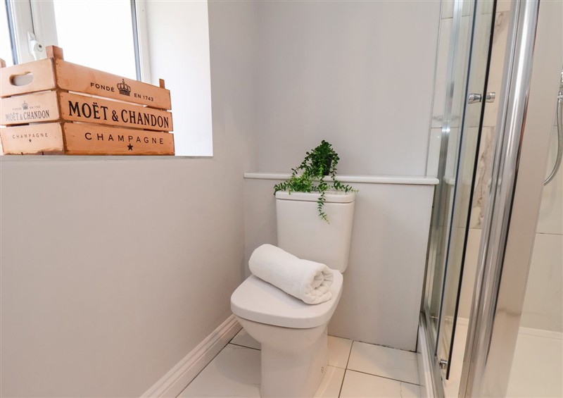 The bathroom (photo 2) at Manor Cottage, Harpham near Nafferton