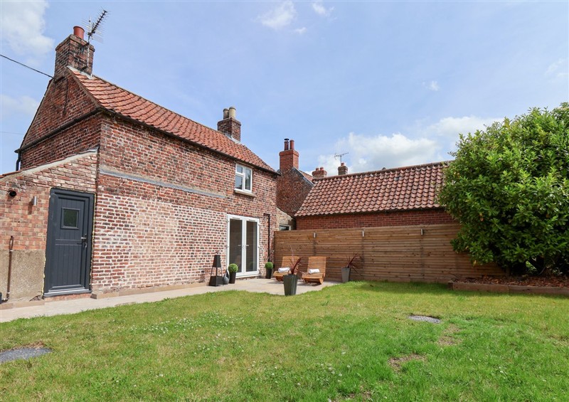 This is the setting of Manor Cottage at Manor Cottage, Harpham near Nafferton