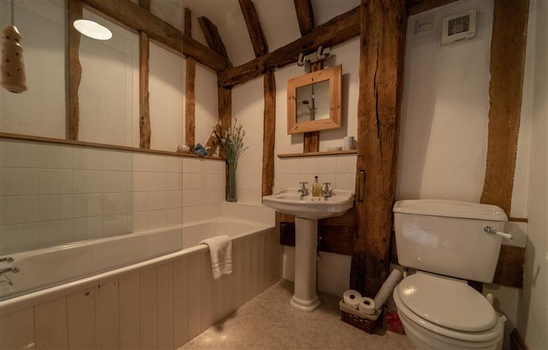 The bathroom (photo 2) at Manor Farm Barn, Thorndon