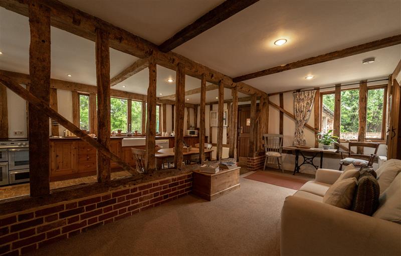 The living room (photo 3) at Manor Farm Barn, Thorndon