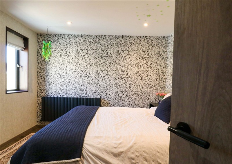 A bedroom in Manor Farm House (photo 4) at Manor Farm House, Merton near Bicester