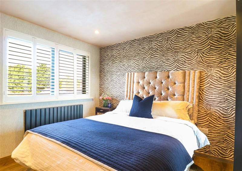 One of the 6 bedrooms at Manor Farm House, Merton near Bicester