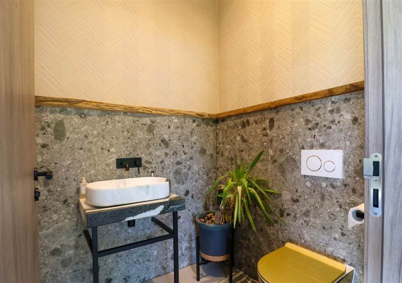 The bathroom (photo 2) at Manor Farm House, Merton near Bicester