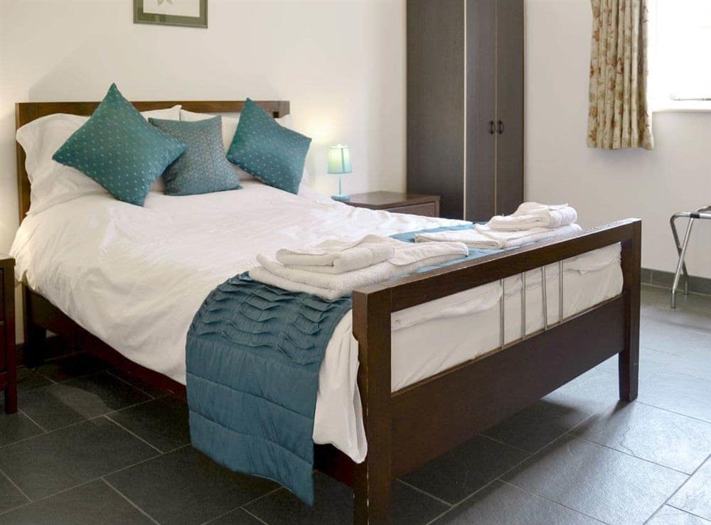Bedroom with double bed and single bed at Manor Farm Retreat in Hainford, near Norwich, Norfolk