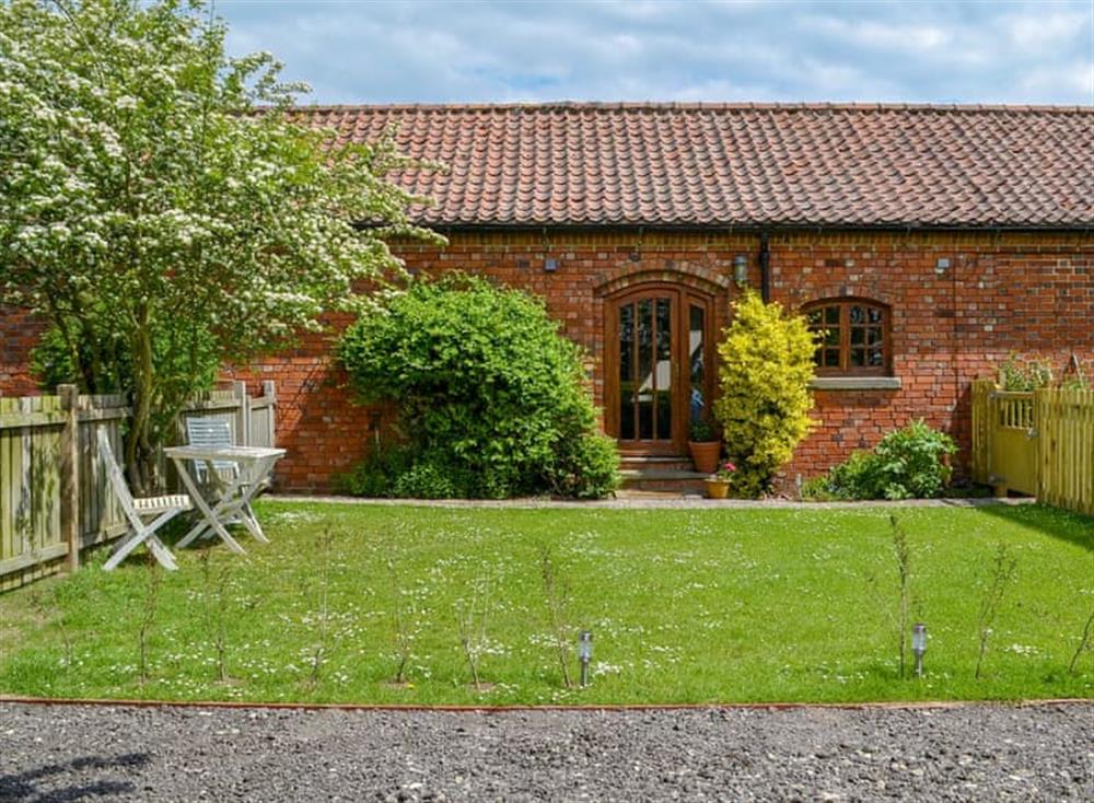 Manor Farm Stables Till Barn in Broxholme, near Lincoln, Lincolnshire sleeps 2