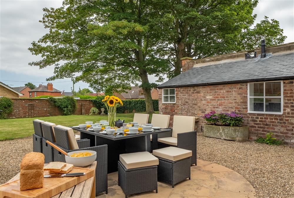 Enjoy dining outside  at Manor House, Beeford