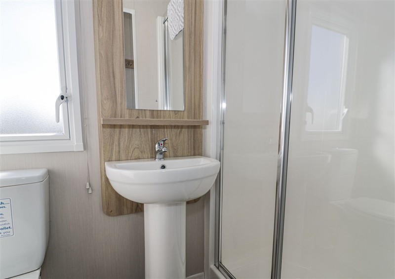 Bathroom (photo 2) at Manor House Platinum 3 Bedroom (16E), Maryport near Aspatria