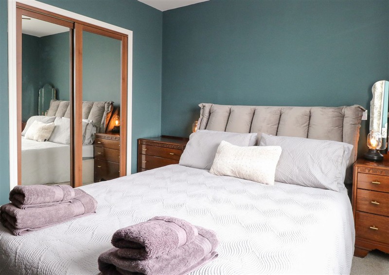 One of the 3 bedrooms (photo 2) at Manor Park View, Norwich