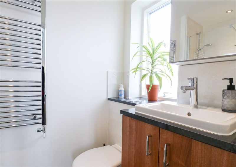The bathroom (photo 2) at Manor Park View, Norwich