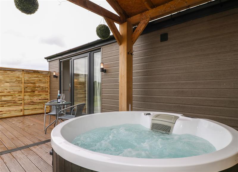 There is a hot tub at Maple, Oakthorpe near Donisthorpe