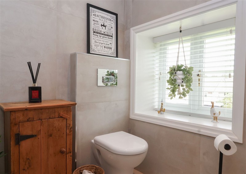 The bathroom (photo 2) at Maple Tree Cottage, Knaresborough