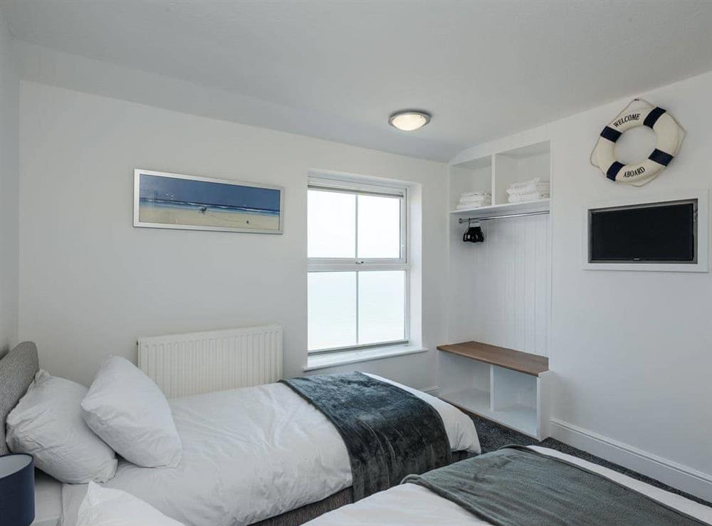 Charming twin bedroom at Marian’s Seaside Cottage in Overstrand, Cromer, Norfolk