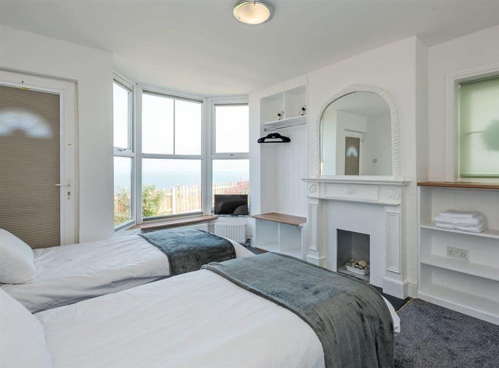 Light and airy twin bedroom at Marian’s Seaside Cottage in Overstrand, Cromer, Norfolk