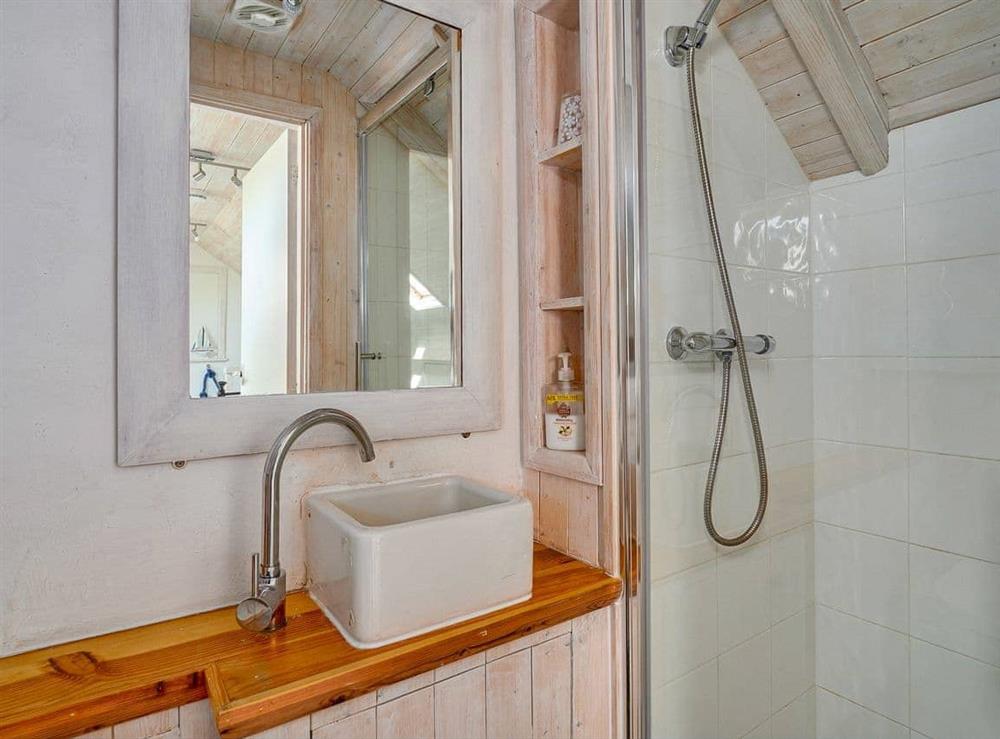 En-suite shower room (photo 2) at Marina View in Mount Batten, near Plymouth, Devon