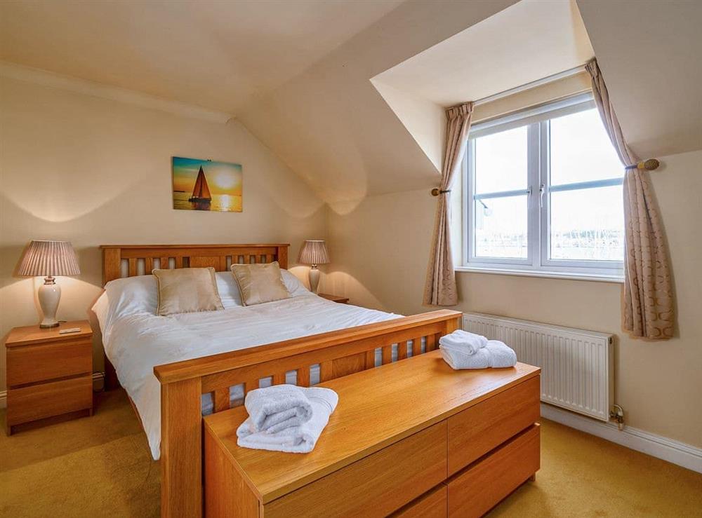Relaxing en-suite master bedroom at Marina View in Mount Batten, near Plymouth, Devon