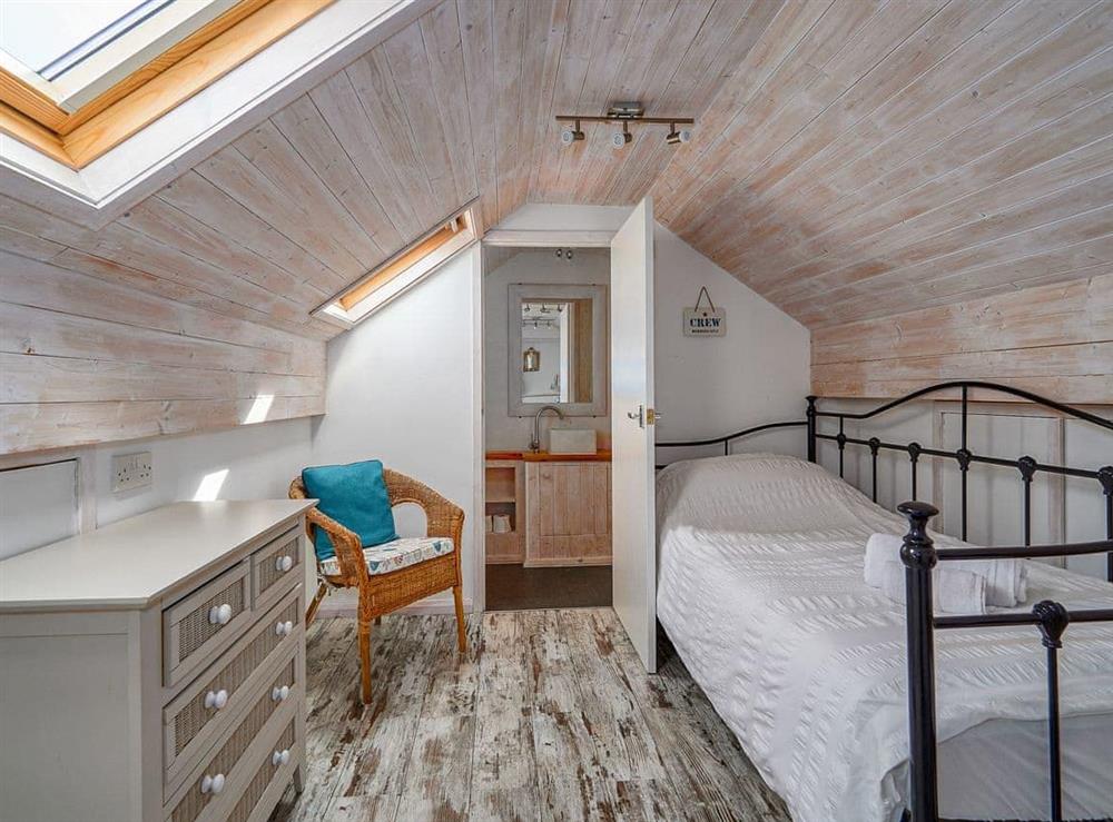 Top floor en-suite single bedroom at Marina View in Mount Batten, near Plymouth, Devon