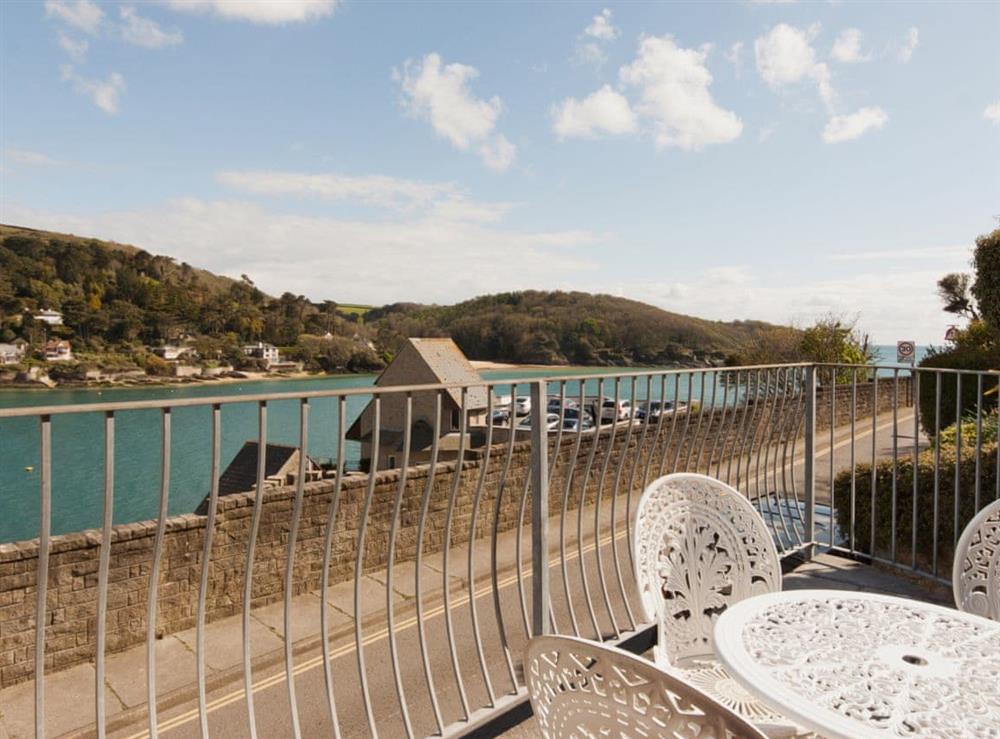 Sitting-out-area at Marine Mews 3 in Cliff Road, Devon