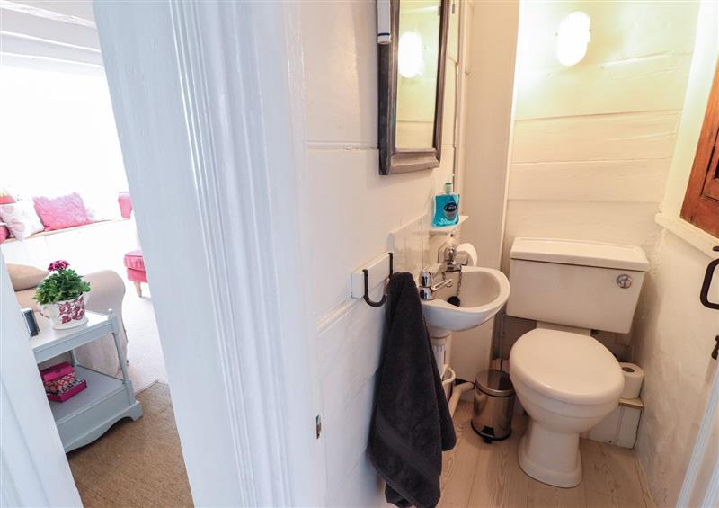 The bathroom at Mariners Cottage, Appledore